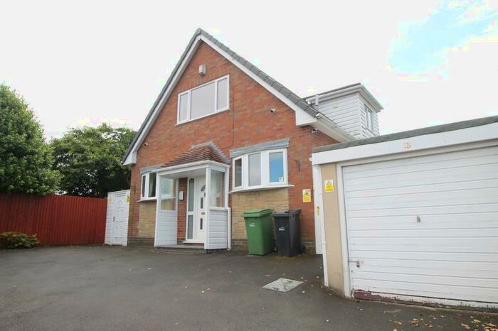 2 Bedroom Bungalow To Rent In Holcroft Road, Halesowen, West Midlands, B63