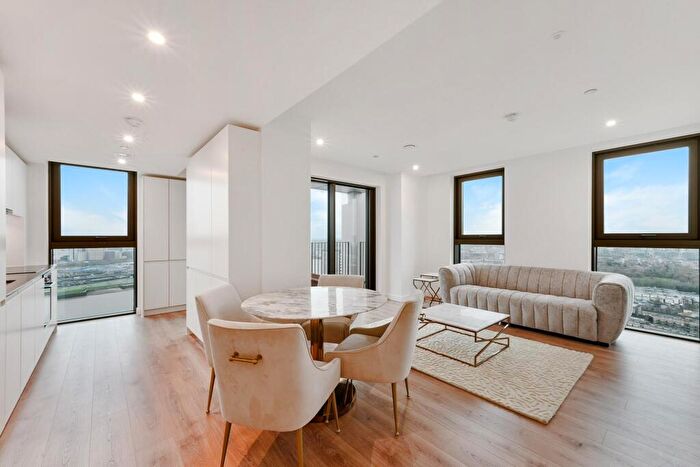 3 Bedroom Apartment To Rent In One Thames Quay, Marsh Wall, E14