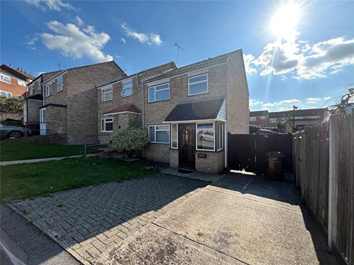 3 Bedroom End Of Terrace House For Sale In Wordsworth Close, Chatham, Kent, ME5