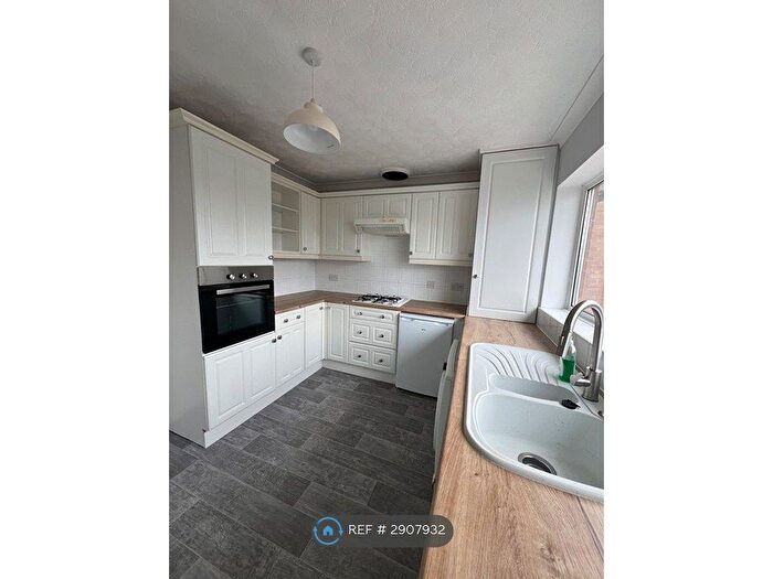 3 Bedroom Flat To Rent In Hall Park Centre, Lytham St Annes, FY8