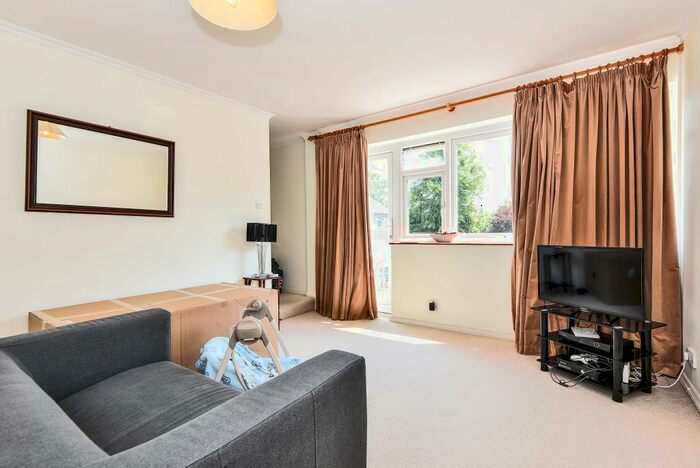 2 Bedroom Maisonette To Rent In Maidenhead, Berkshire, SL6