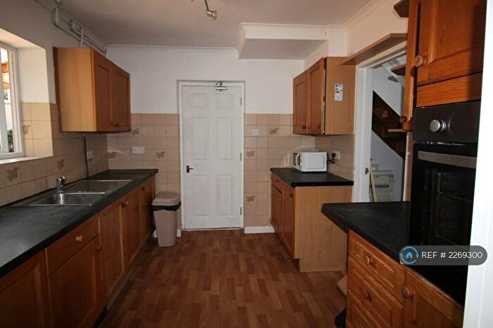 6 Bedroom Semi-Detached House To Rent In Maple Grove, Guildford, GU1