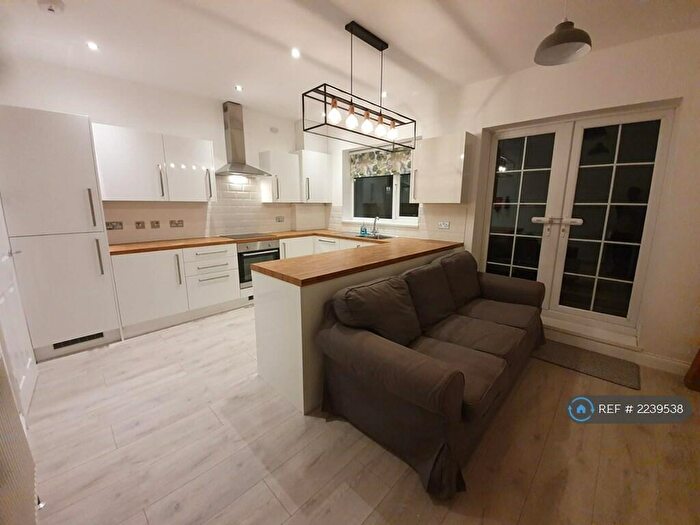 4 Bedroom Semi-Detached House To Rent In Derrick Road, Bristol, BS15