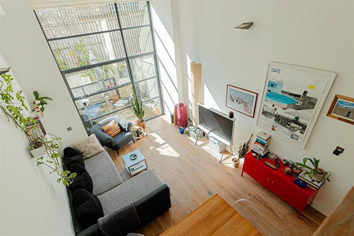 2 Bedroom Warehouse For Sale In Pentonville Road, Islington, N1