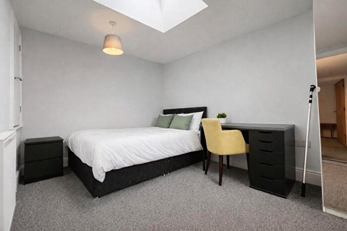 3 Bedroom Apartment To Rent In Flat, Musters Road, West Bridgford, Nottingham, NG2