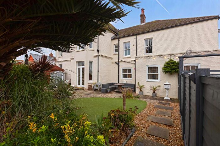 2 Bedroom Flat For Sale In Heene Road, Worthing, BN11