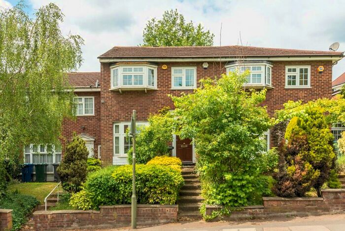 3 Bedroom House To Rent In Bittacy Hill, Mill Hill East, London, NW7