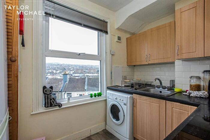 3 Bedroom Maisonette To Rent In Roundhill Crescent, Brighton, BN2