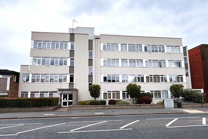 1 Bedroom Penthouse For Sale In East Street, Epsom, KT17