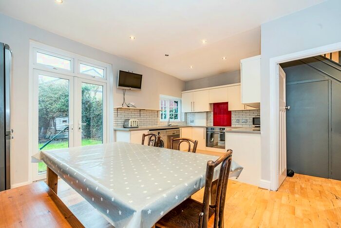 3 Bedroom Detached House To Rent In Abercairn Road, London, SW16