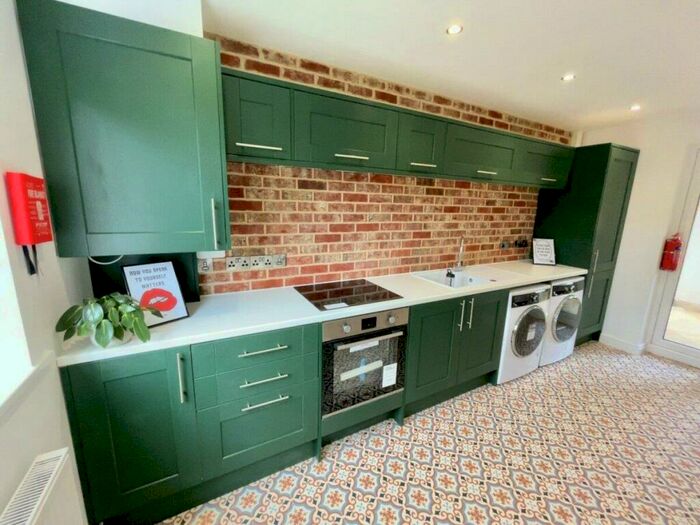 5 Bedroom House To Rent In Wakefield Road, Norwich, NR5