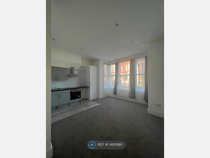 Studio To Rent In York Road, Southend-On-Sea, SS1