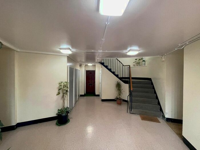 2 Bedroom Flat To Rent In Brading Crescent, London, E11