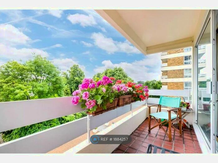 3 Bedroom Flat To Rent In March Court, London, SW15