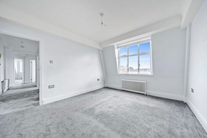 3 Bedroom Flat To Rent In Wellesley Road, London, W4
