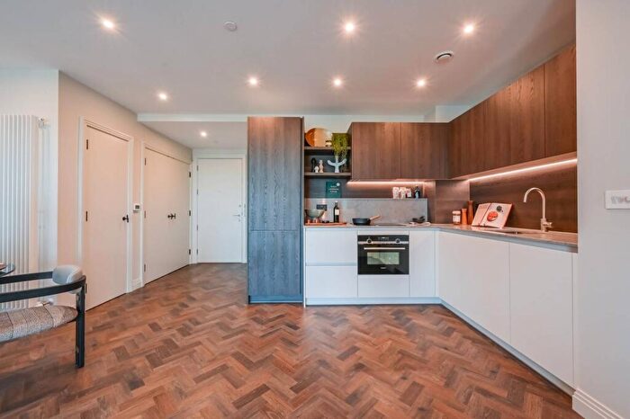 1 Bedroom Flat For Sale In Queens Cross, Royal Docks, E16