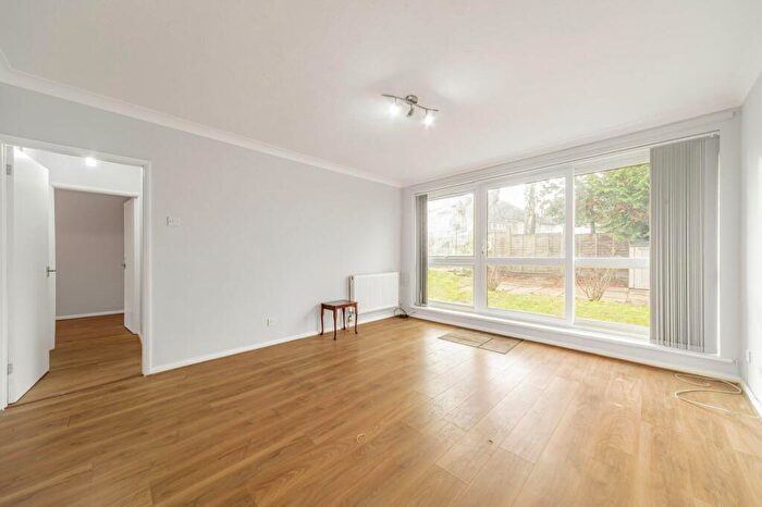 2 Bedroom Flat To Rent In Bromley Road, Catford, London, SE6