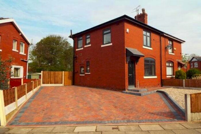 2 Bedroom Property To Rent In Holme Avenue, Bury, BL8