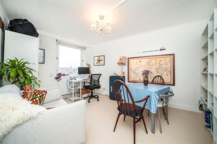 1 Bedroom Flat For Sale In Mace Street, Bethnal Green, E2