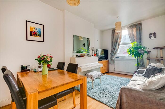 2 Bedroom Apartment To Rent In Battersea Rise, London, SW11