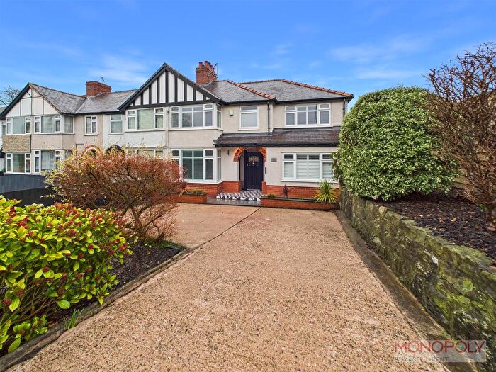 4 Bedroom Town House For Sale In Chester Road, Wrexham, LL12