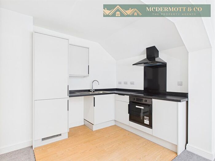 2 Bedroom Flat To Rent In Bradburys Lane, Greenfield, OL3