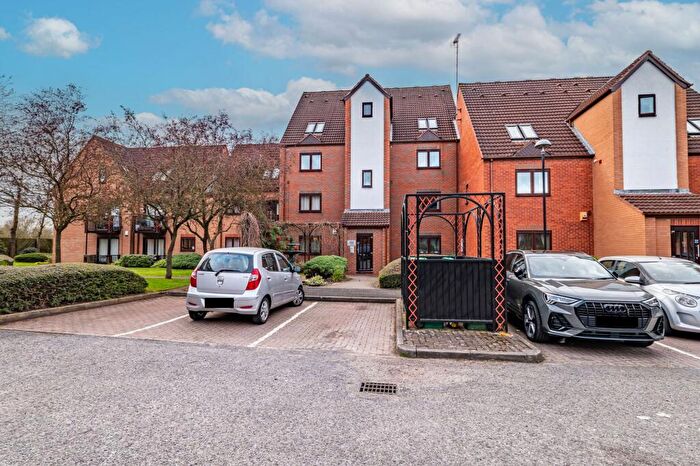 2 Bedroom Flat For Sale In Dunlin Wharf, Nottingham, NG7