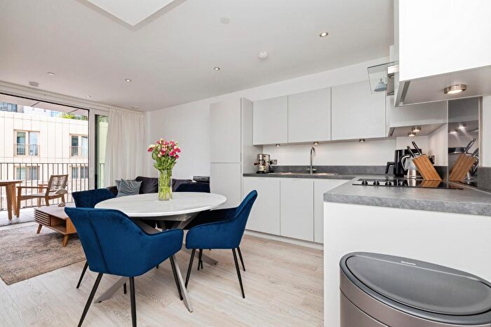 2 Bedroom Flat To Rent In Cendal Crescent, London, E1