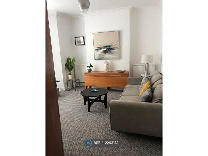 1 Bedroom Property To Rent In North Hill Road, Swansea, SA1