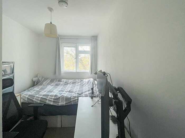 3 Bedroom Flat To Rent In Wyllen Close, Whitechapel, London, E1