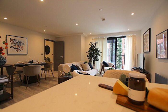 1 Bedroom Apartment To Rent In High Street, Waltham Cross, Hertfordshire, EN8