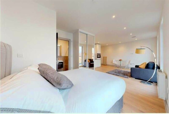 Apartment To Rent In Coombe House, Isleworth, TW7