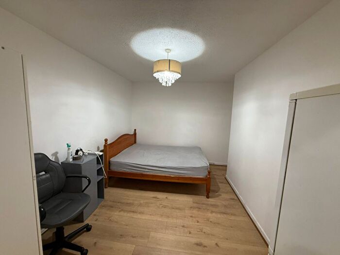 Studio To Rent In Denbigh Drive, Hayes, UB3