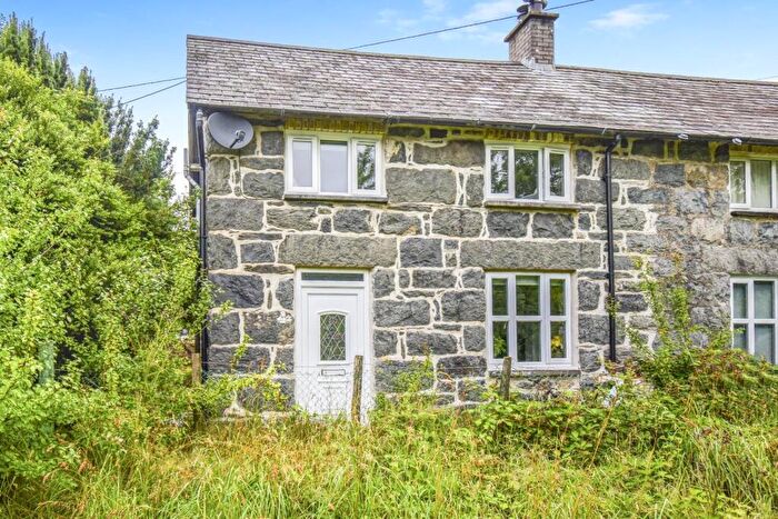 2 Bedroom Semi-Detached House For Sale In Cynllwyd Isaf, Llanuwchllyn, Bala, LL23