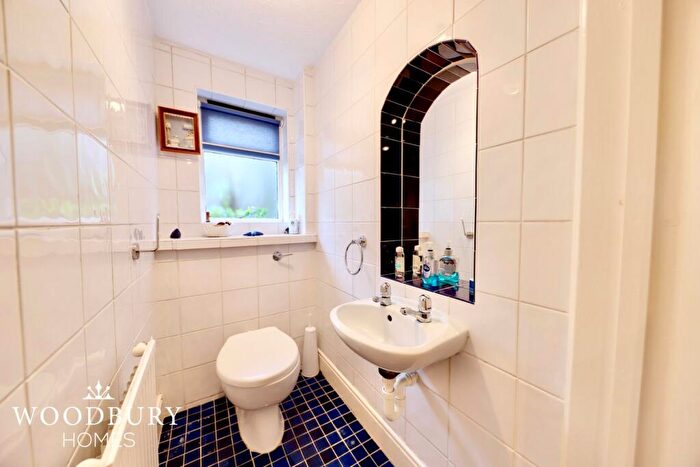 2 Bedroom Detached House For Sale In Baldwins Hill, Loughton, IG10