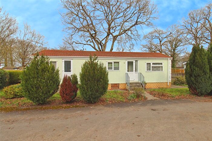 1 Bedroom Park Home For Sale In Trowbridge Lodge Park, Trowbridge, BA14