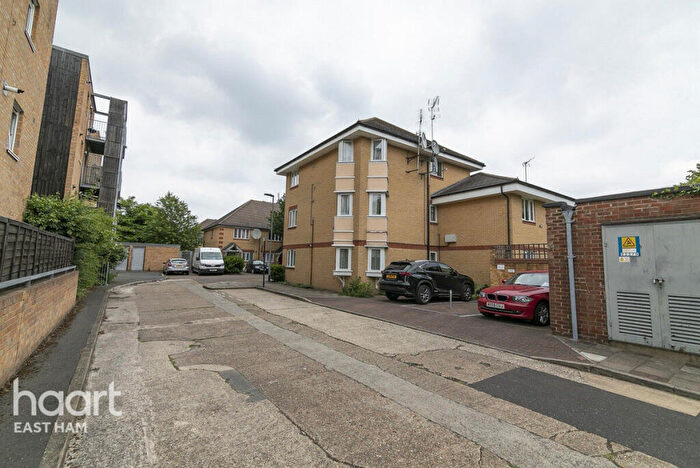 2 Bedroom Maisonette For Sale In Ronnie Lane, London, E12