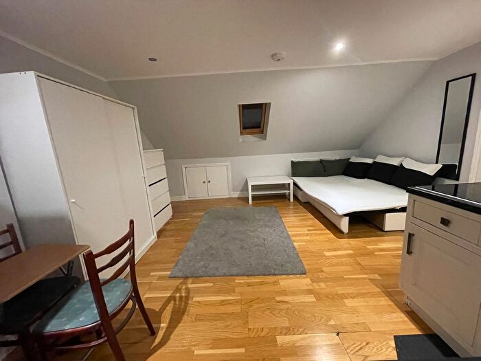 1 Bedroom Studio To Rent In New Close, London, SW19