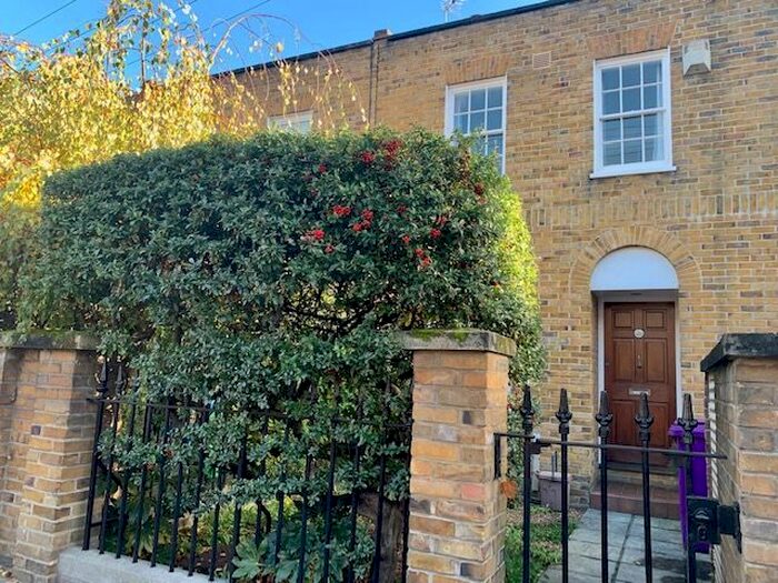 2 Bedroom Semi-Detached House To Rent In Coborn Road, London, E3