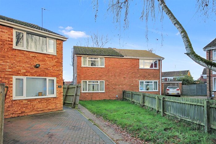 3 Bedroom Semi Detached House For Sale In , Priors Close, Rushden, NN10