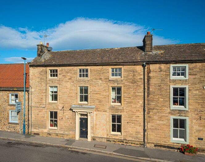5 Bedroom Character Property For Sale In Crowham House, Market Place, Ripon, North Yorkshire, HG4