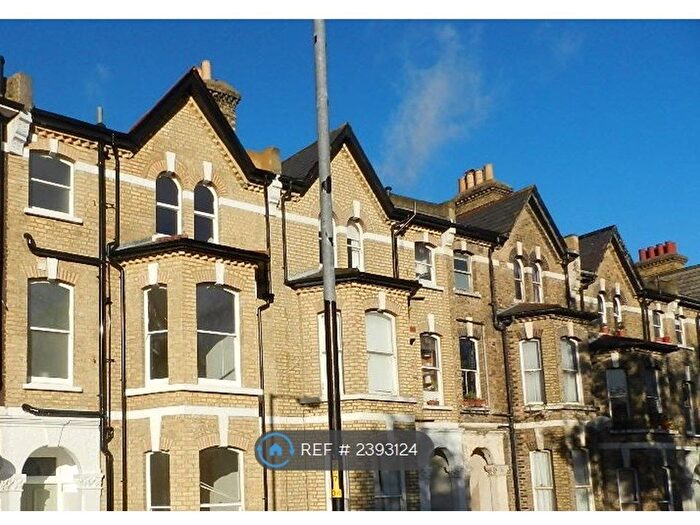 2 Bedroom Flat To Rent In Farquhar Road, London, SE19
