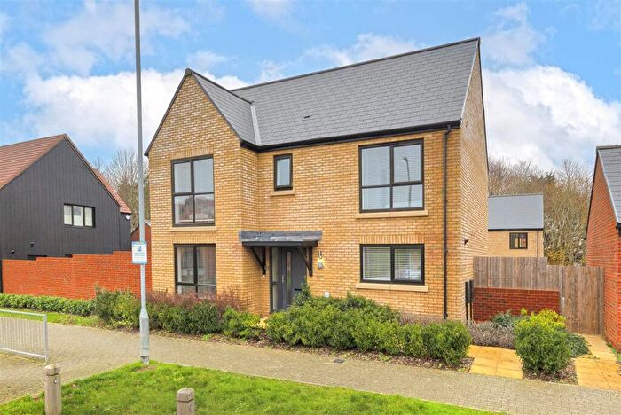 4 Bedroom Detached House For Sale In Park Drive, Kings Hill, West Malling, ME19