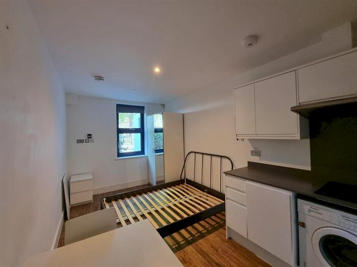 Studio To Rent In Willoughby Road, Turnpike Lane, London, N8