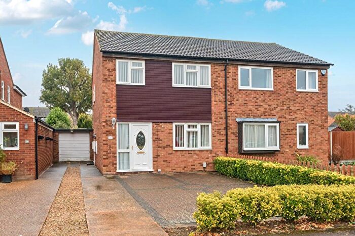 3 Bedroom Semi Detached House For Sale In The Mixies, Stotfold, Hitchin, SG5