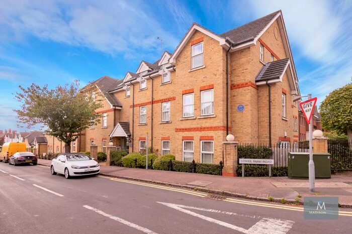 2 Bedroom Flat To Rent In Lower Park Road, Loughton, IG10