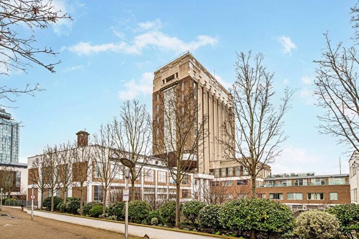Studio For Sale In Wallis House, Great West Quarter, Brentford, TW8