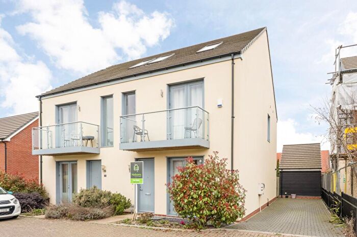 3 Bedroom Semi-Detached House For Sale In Partridge Close, Didcot, OX11