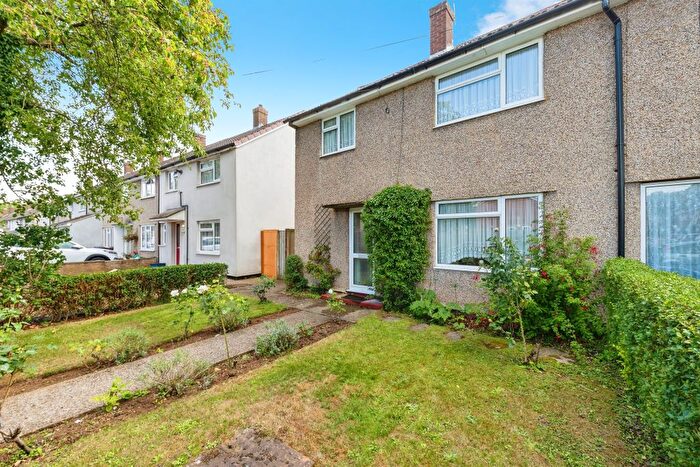 3 Bedroom End Of Terrace House For Sale In Broadwater Crescent, Stevenage, SG2