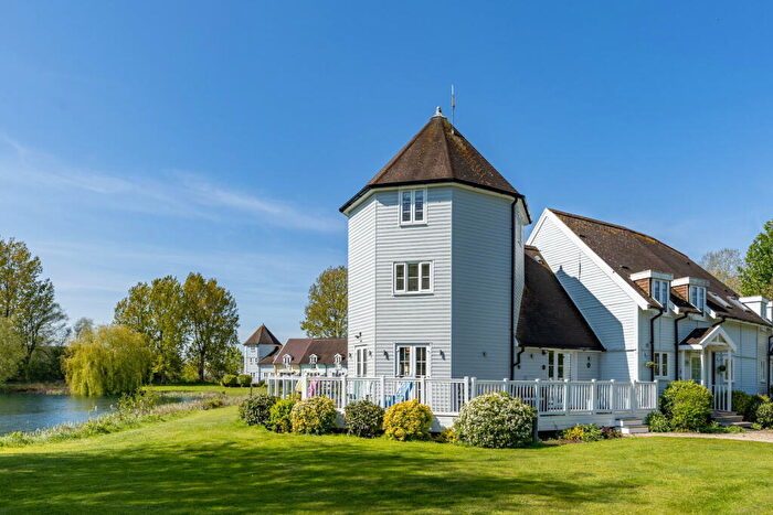 3 Bedroom End Of Terrace House For Sale In Isis Lake, Isis & Windrush Lakes, GL7